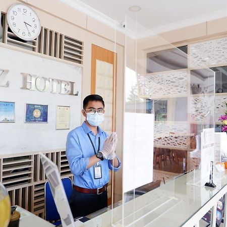 Blitz Hotel Batam Centre Exterior photo