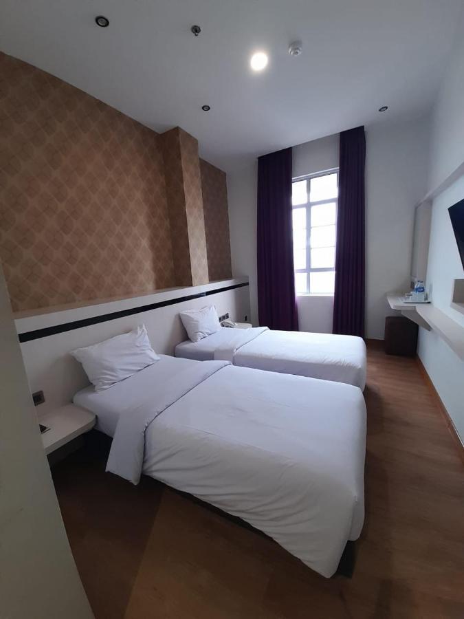 Blitz Hotel Batam Centre Exterior photo