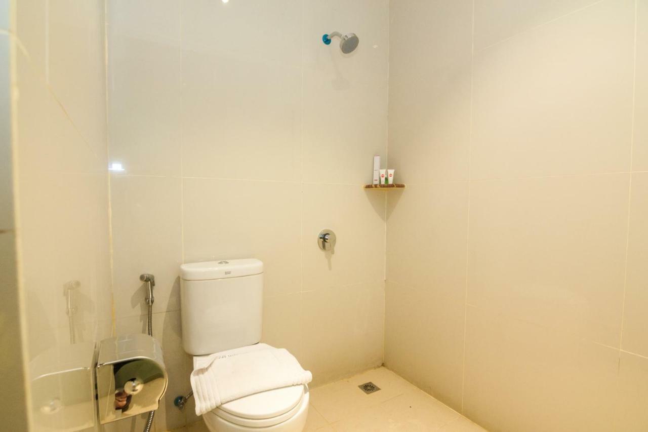 Blitz Hotel Batam Centre Exterior photo