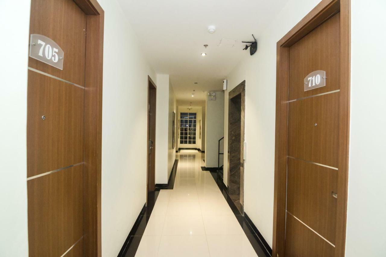 Blitz Hotel Batam Centre Exterior photo