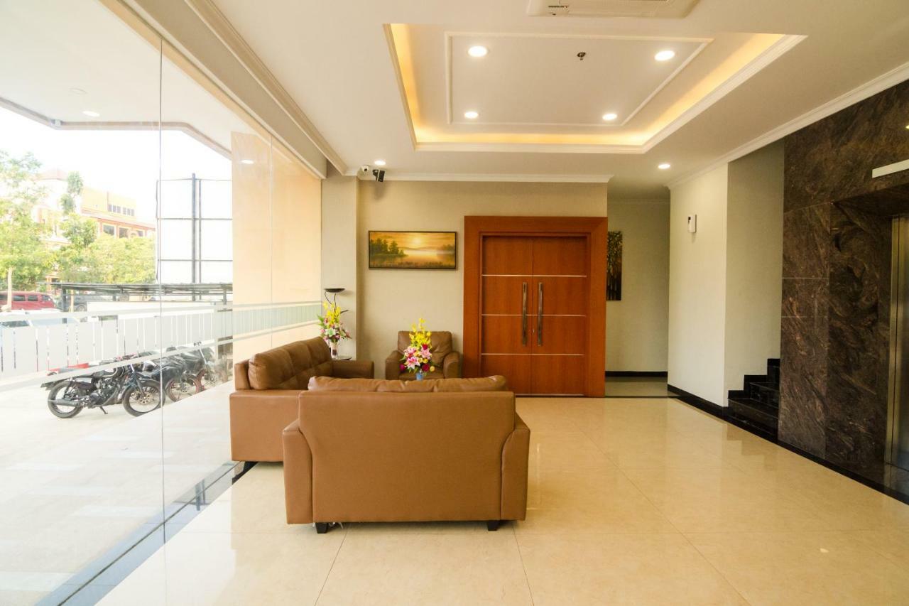 Blitz Hotel Batam Centre Exterior photo